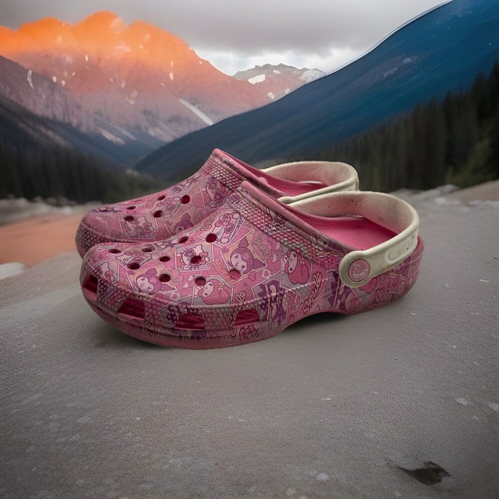 Crocs‎ Hello Kitty and Friends Women's Classic Clog Size 7/Men's Size 5 Pink